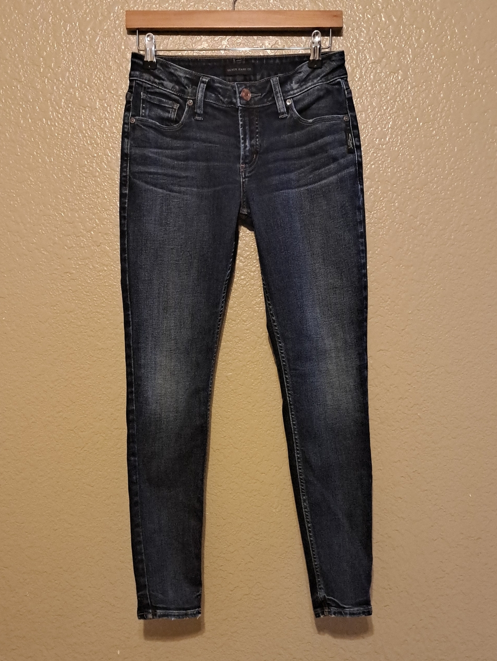 Silver Jeans Women’s Dark Indigo Skinny Jeans. Size 27.